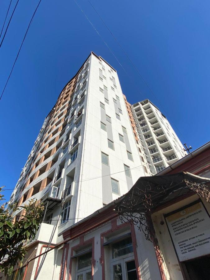 דירה Lovely In Center באטומי